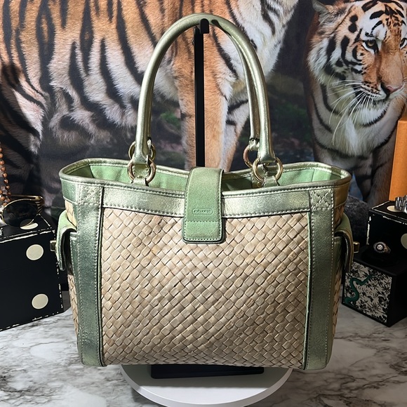 Coach Ltd Ed Natural Straw Seafoam Suede/Leather Buckle Closure Tote Bag In GUC - Picture 11 of 16